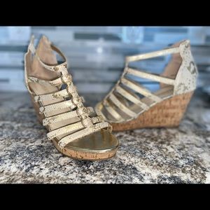 Sz 8.5 Gold and white cork wedge heels